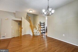 45832 Edwards Terrace in Sterling, VA - Foto de edificio - Building Photo
