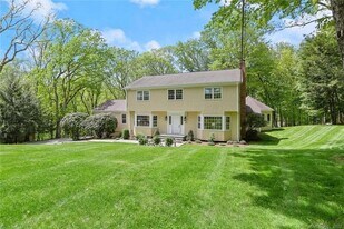 140 Good Hill Rd in Weston, CT - Building Photo