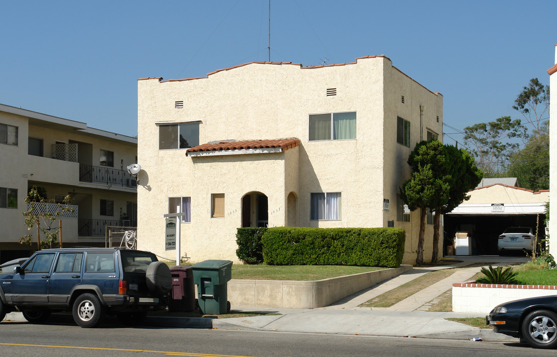 1455 E Wilson Ave in Glendale, CA - Building Photo