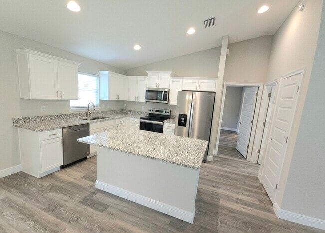 8140 N Elkcam Blvd in Citrus Springs, FL - Building Photo - Building Photo