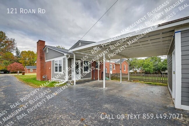 121 Roan Rd in Versailles, KY - Building Photo - Building Photo