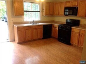 3 Hirschklau Lane-Unit -Ground Floor in Fair Lawn, NJ - Building Photo - Building Photo