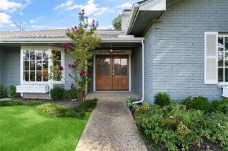 6135 Yellow Rock Trail in Dallas, TX - Building Photo - Building Photo