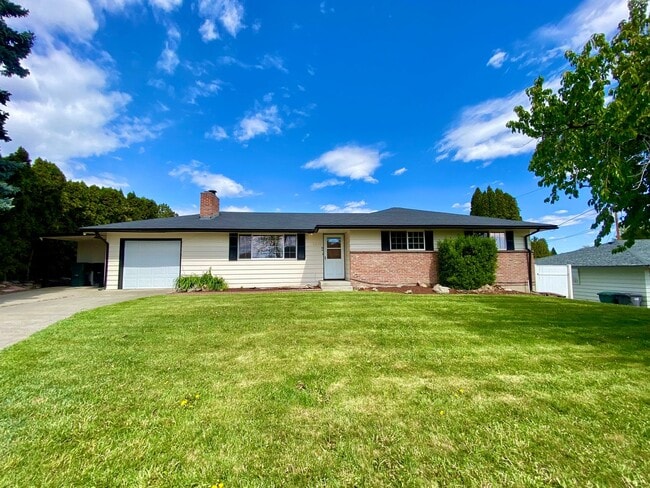 property at 6513 W Chestnut Ave