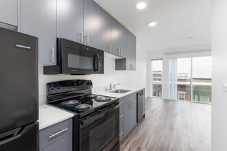 Encore Belltown Apartments in Seattle, WA - Building Photo - Interior Photo