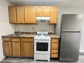 14 Sherman Ave, Unit 4 in Jersey City, NJ - Building Photo