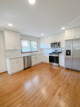 2242 Eastview Dr in Des Plaines, IL - Building Photo - Building Photo