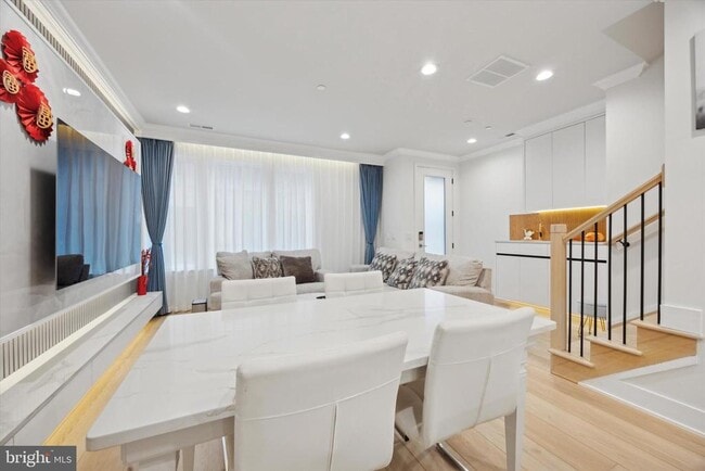 property at 3001 Sedgeview Walk