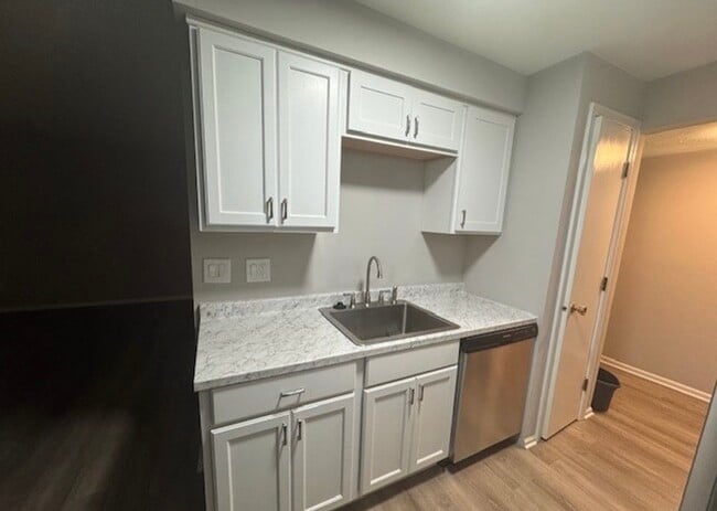 4360 Inner Circle Dr, Unit C-15 in Brunswick, OH - Foto de edificio - Building Photo