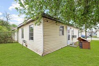 3115 Christie St photo'