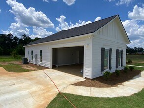 140 Scarlet Wy in Leesburg, GA - Building Photo - Building Photo