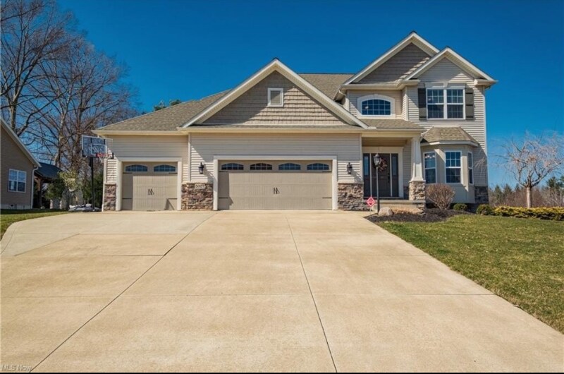 5027 Forbes Ave NW in Massillon, OH - Foto de edificio