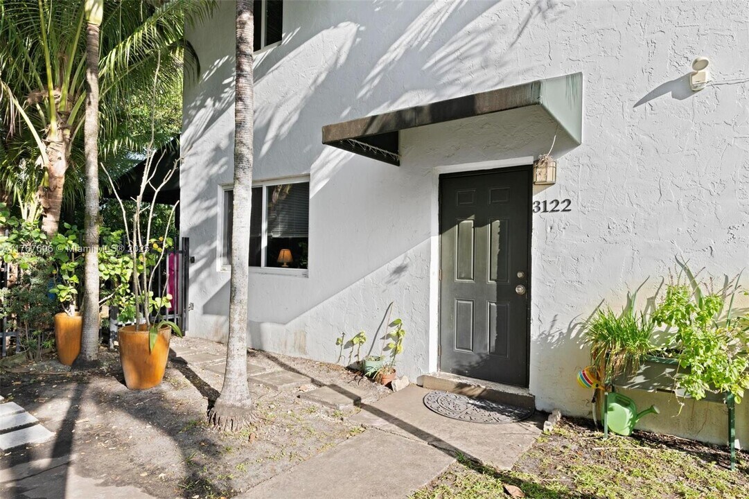 3122 Hibiscus St in Miami, FL - Building Photo
