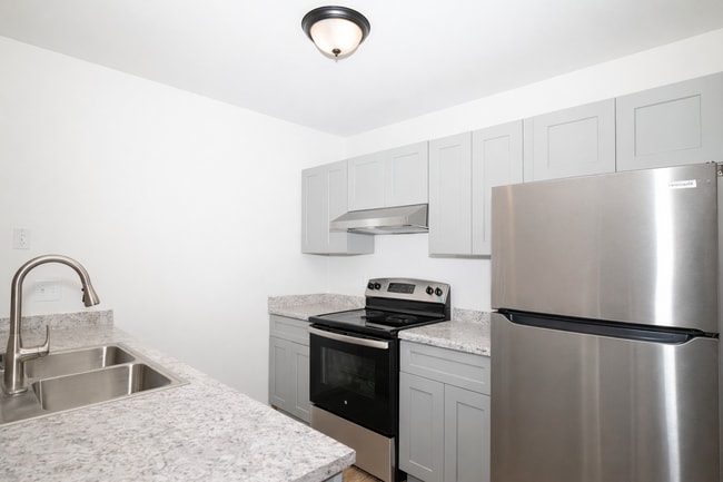 property at 1601 Moline St