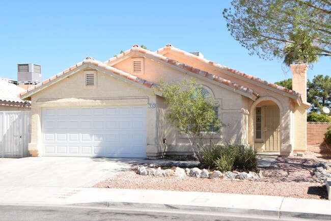 7032 Old Village Ave in Las Vegas, NV - Building Photo - Building Photo