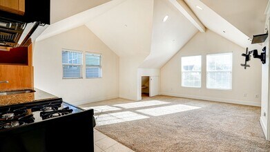 319 5th St in Petaluma, CA - Building Photo - Building Photo