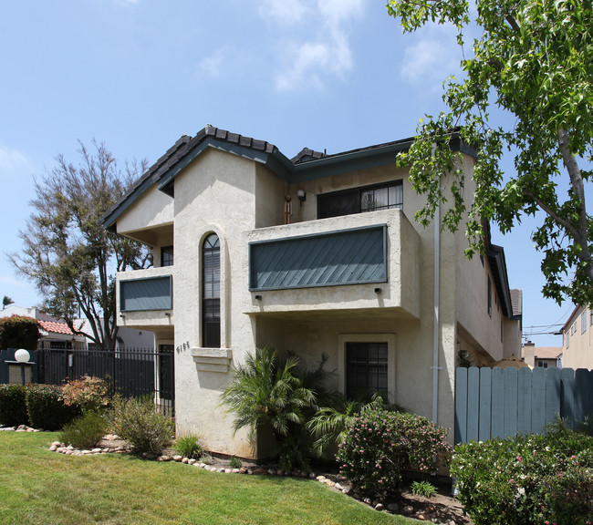 4166 Monroe Ave in San Diego, CA - Foto de edificio - Building Photo