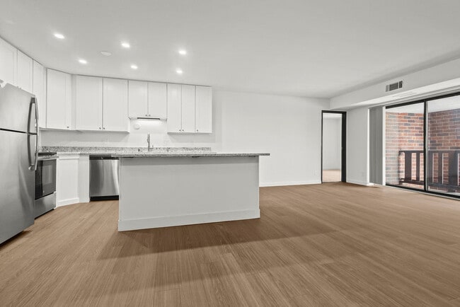 Foxcroft Apartments in Fox Point, WI - Building Photo - Building Photo