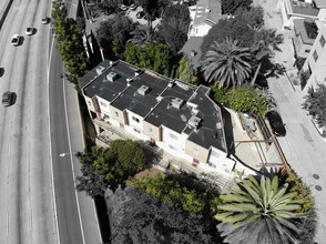 6820 Whitley Ter in Los Angeles, CA - Building Photo - Building Photo