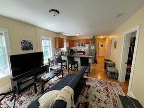 42 Gorham St, Unit 2 in Somerville, MA - Building Photo - Building Photo