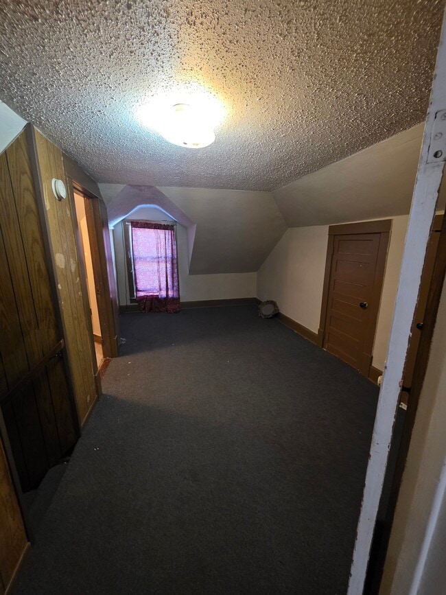 7 W River Ave in Barron, WI - Foto de edificio - Building Photo