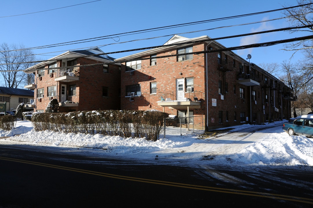 Union Gardens Apartments in Spring Valley, NY - Foto de edificio