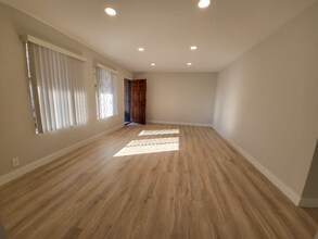 113 S Cedar St in Glendale, CA - Building Photo - Building Photo