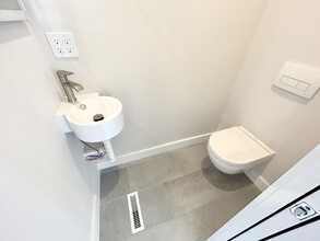 2 W 3rd Street Pl, Unit R in Boston, MA - Building Photo - Building Photo