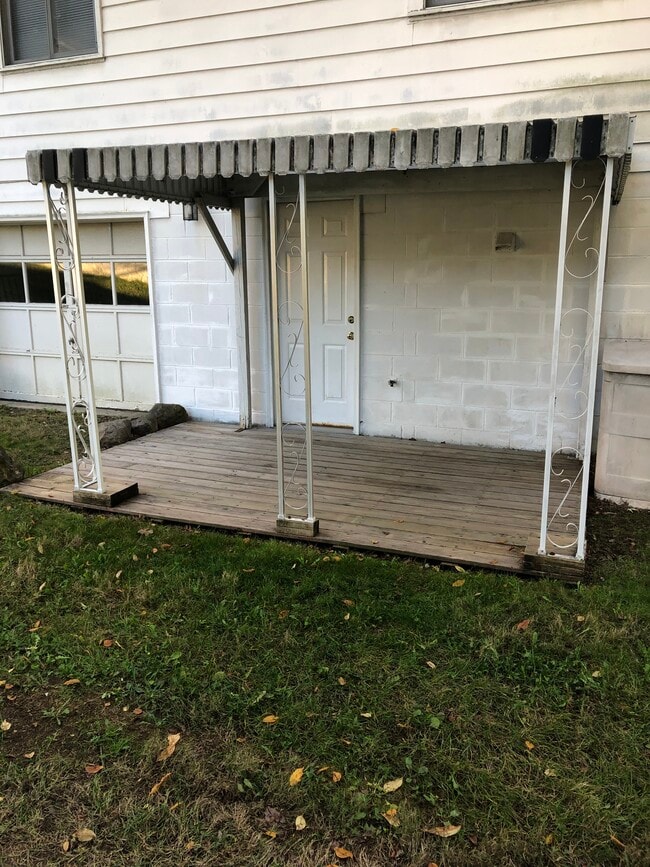 512 Springdale Ave in Wadsworth, OH - Foto de edificio - Building Photo