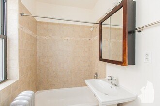 4535 N Leavitt St in Chicago, IL - Building Photo - Building Photo