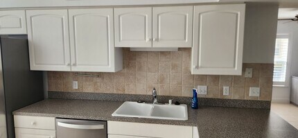 4925 Sandra Bay Dr in Naples, FL - Building Photo - Building Photo