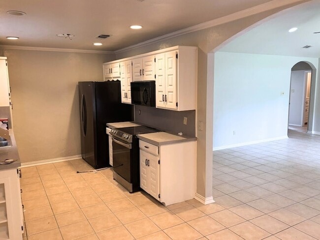 1107 3rd St in Granbury, TX - Building Photo - Building Photo