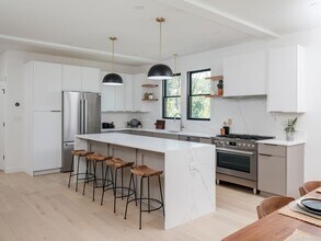8 Elizabeth Ln in Hingham, MA - Building Photo - Building Photo