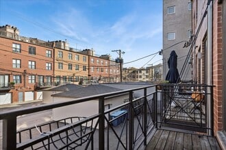 2511 N Milwaukee Ave, Unit 2S in Chicago, IL - Foto de edificio - Building Photo