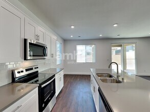 8949 Carmine Cob Ave in Las Vegas, NV - Building Photo - Building Photo