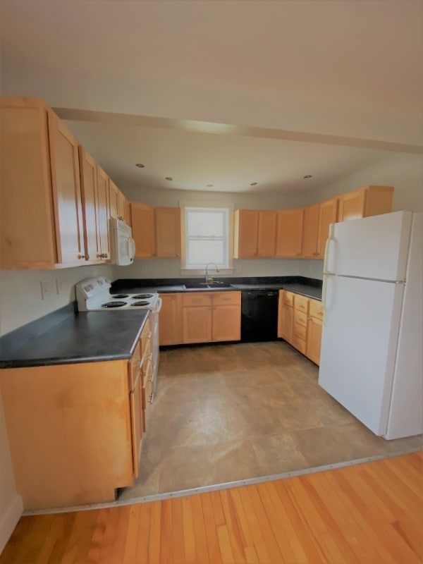 8 Depot St in Canaan, NH - Foto de edificio - Building Photo