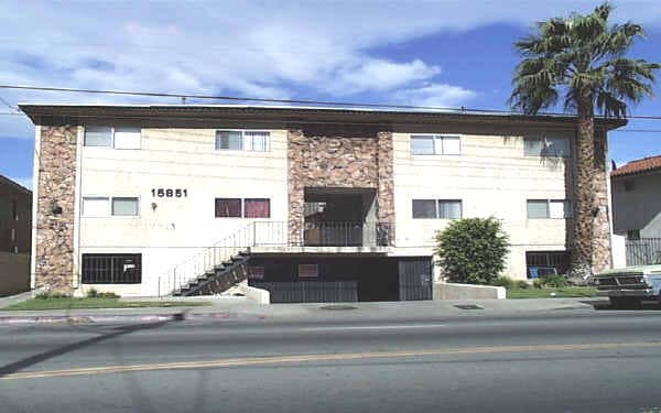 Vanowen Apartments in Van Nuys, CA - Foto de edificio - Building Photo