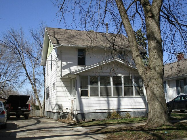 property at 1419 Hawthorne Ave