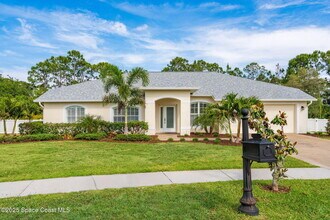 2051 Thornwood Dr SE in Palm Bay, FL - Foto de edificio - Building Photo