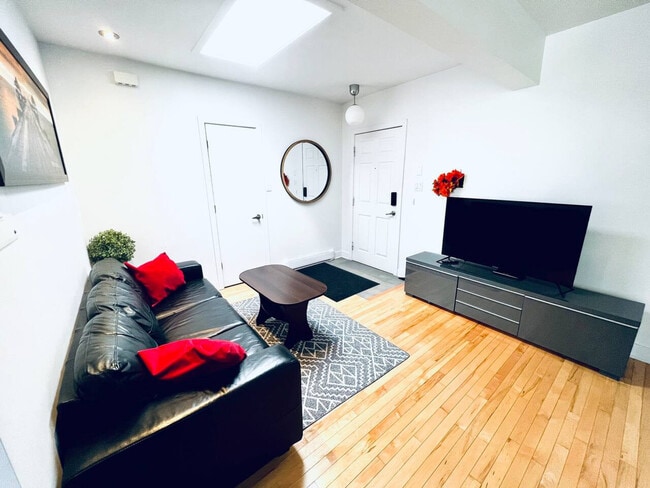 property at 4850 Rue Sainte-Catherine E