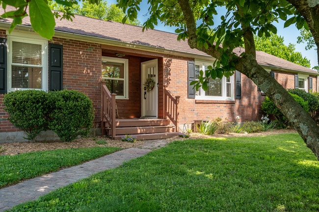 582 Whispering Hills Dr