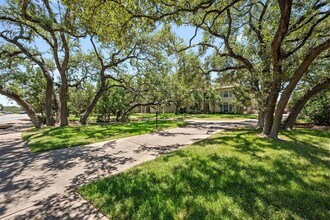 1207 Lakeway Dr in Lakeway, TX - Building Photo - Building Photo