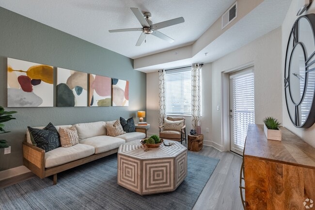 Gateway Commons Apartments in Palmetto, FL - Building Photo - Building Photo