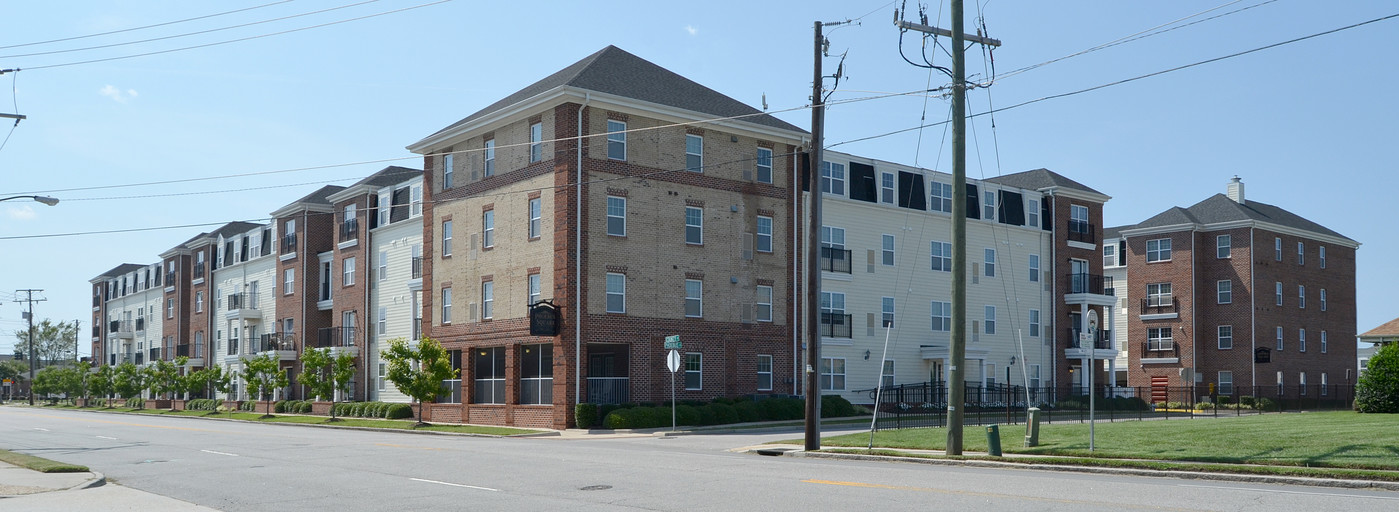 Phoebus Square in Portsmouth, VA - Foto de edificio