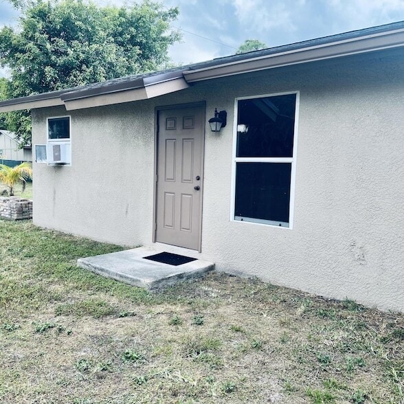 property at 530 SW Prima Vista Blvd