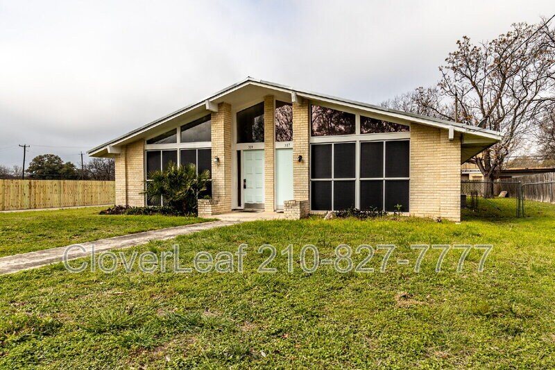 317 Gaiety Ln in Kirby, TX - Building Photo