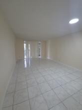 5335 NW 10th Ct, Unit 208 in Plantation, FL - Building Photo - Building Photo