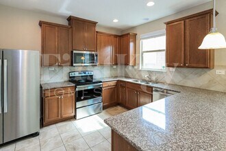 9958 Balboa Island in San Antonio, TX - Foto de edificio - Building Photo