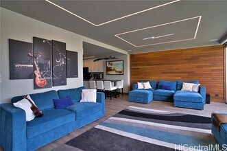 2211 Ala Wai Blvd in Honolulu, HI - Building Photo - Building Photo