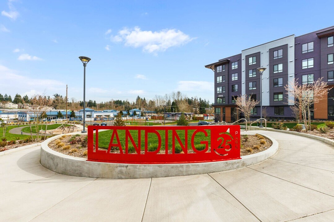 6901 NE 184th Ln in Kenmore, WA - Building Photo